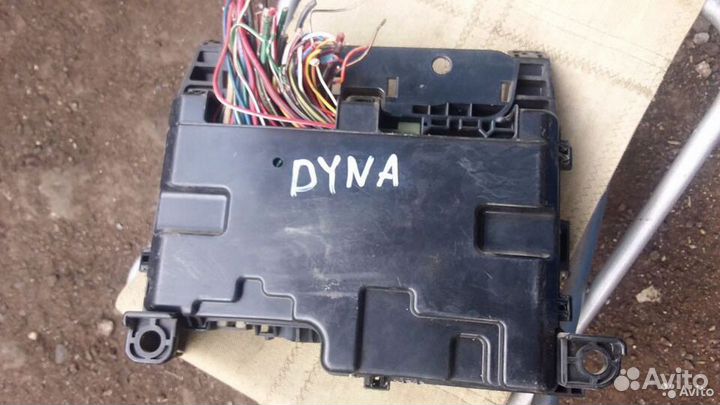 Блок предохранителей салона Toyota Dyna
