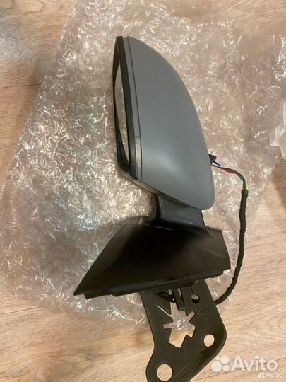 Боковое левое зеркало
