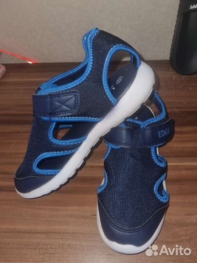 Кеды, сандалии и сланцы