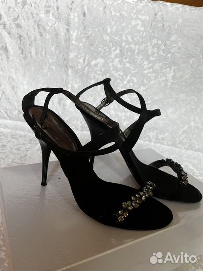 Босоножки женские