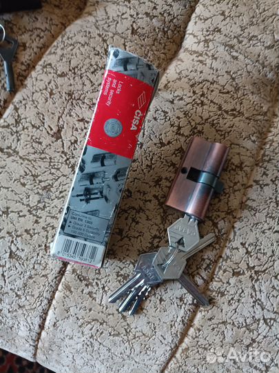 Замок дверной