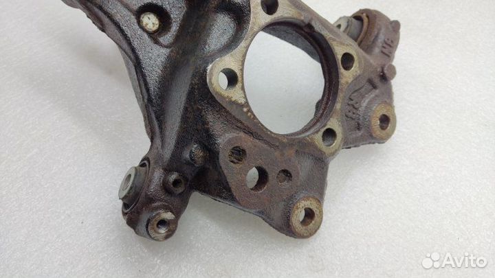 Кулак поворотный задний правый Toyota Camry XV70