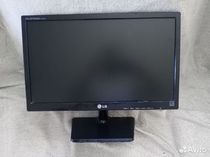 Монитор LG flatron E1942