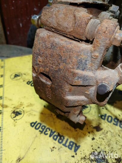 Суппорт задний левый 4m40 Mitsubishi Pajero 2.8