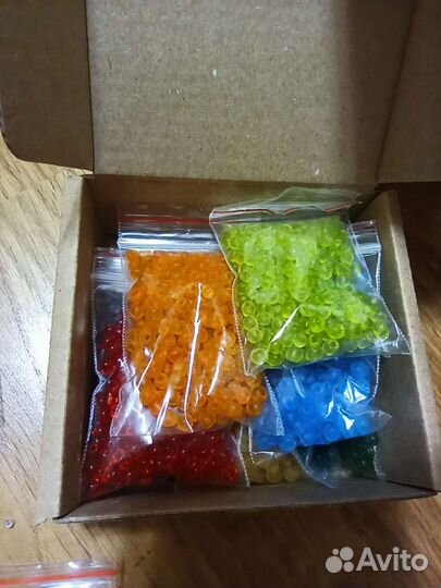 Набор крупного бисера, бусин и фурнитуры