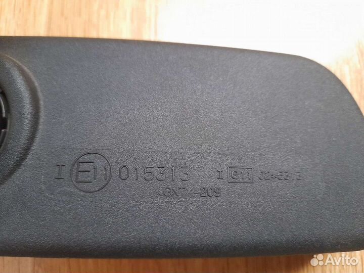 Автомобильное салонное зеркало на BMW