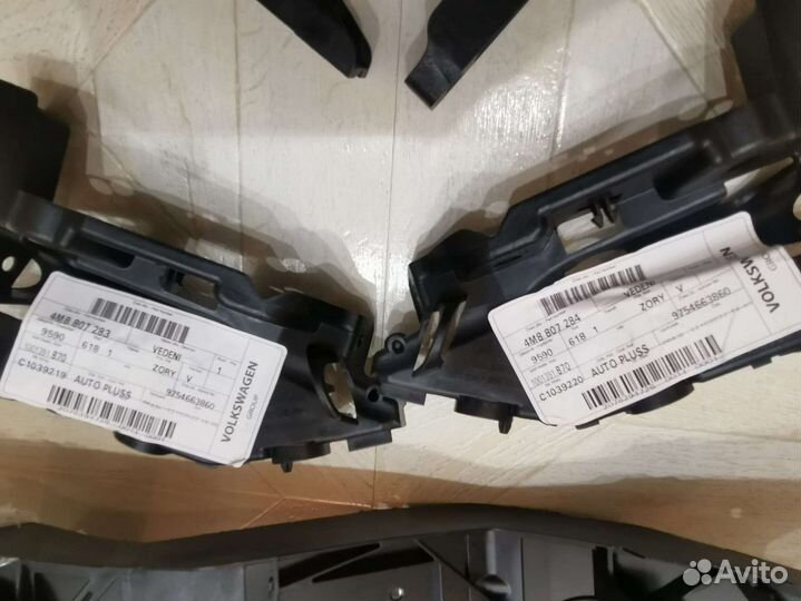 Audi Q8 Кронштейн фары Кронштейн бампера