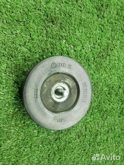 Ролик обводной ремня генератора audi A4 b7 208