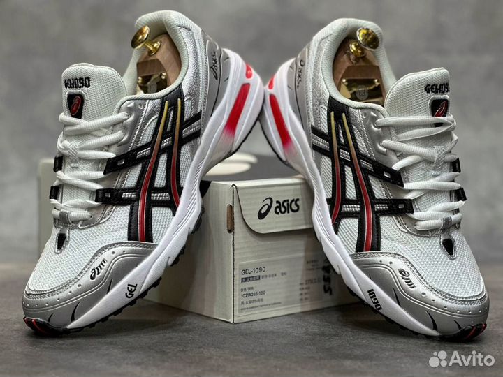 Asics белые разм. 42