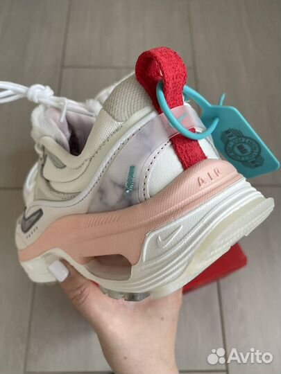 Кроссовки Nike Air Max Bliss