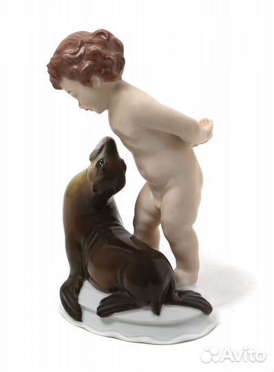 Фарфоровая фигура 