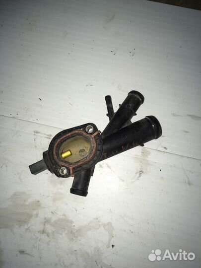 Фланец системы охлаждения 03L121131AA