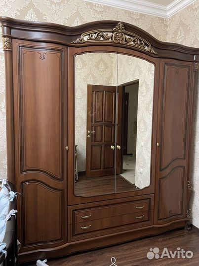 Спальный гарнитур