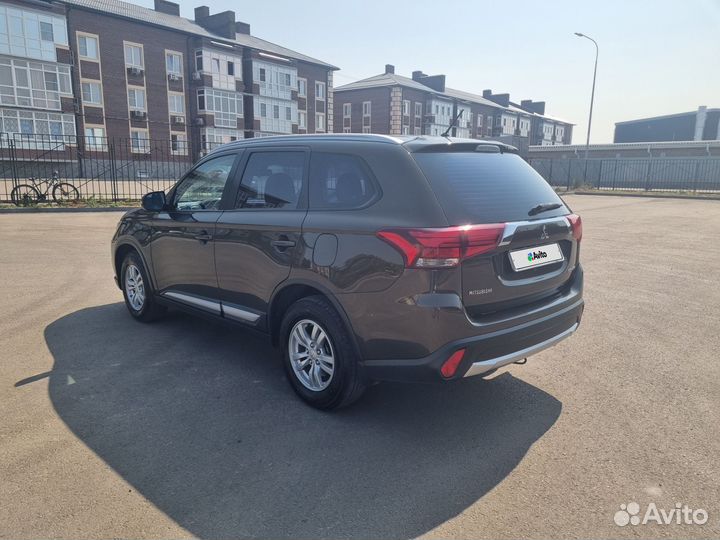Mitsubishi Outlander, 2015
