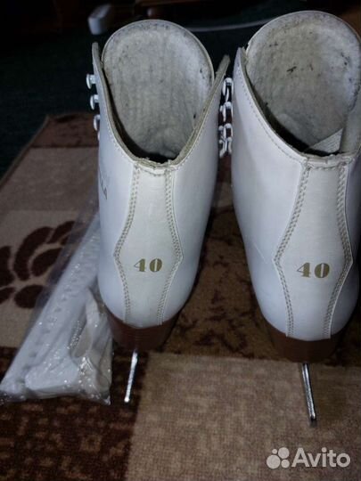 Коньки фигурные Larsen