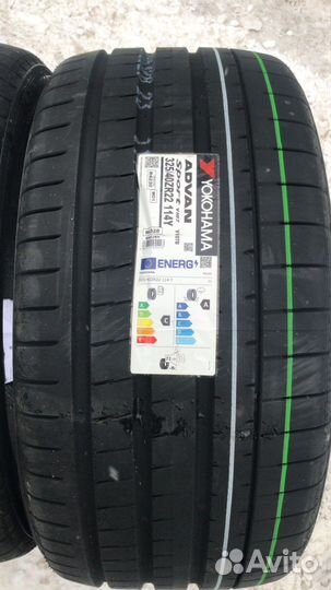 Yokohama Advan Sport V107D 325/40 R22 и 285/45 R22 114Y
