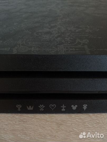 Sony PS4 pro 1tb special edition (kingdom hearts)