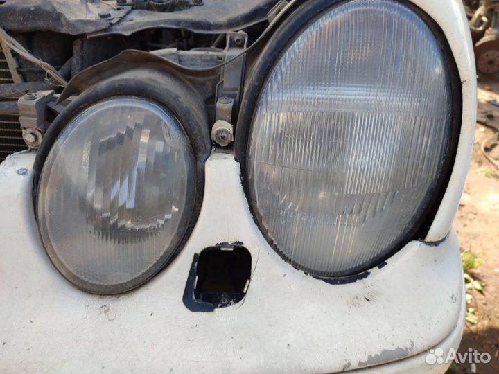 Фара левая Mercedes-Benz Clk-Class coupe 111945