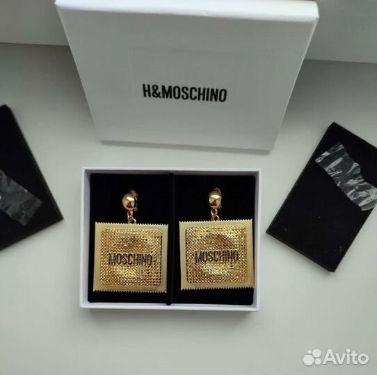 Новые крупные клипсы moschino