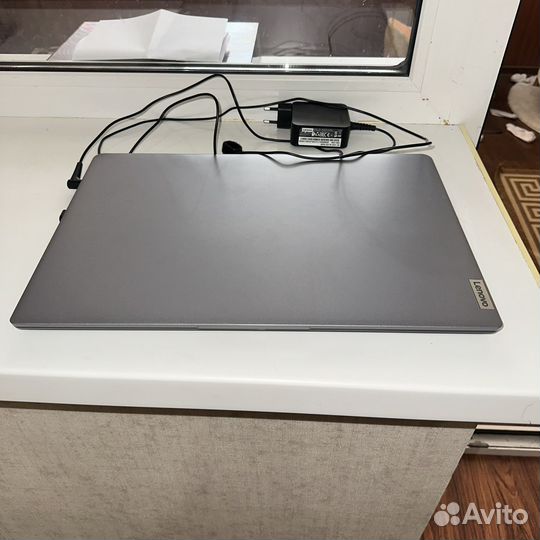 Ноутбук lenovo ideapad 3/core i3/ssd256 / бу