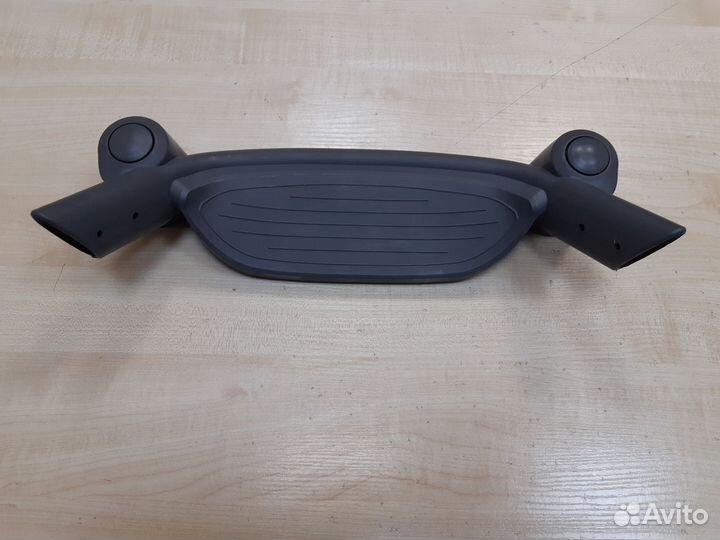 Подставка под ноги спереди - элемент рамы коляски