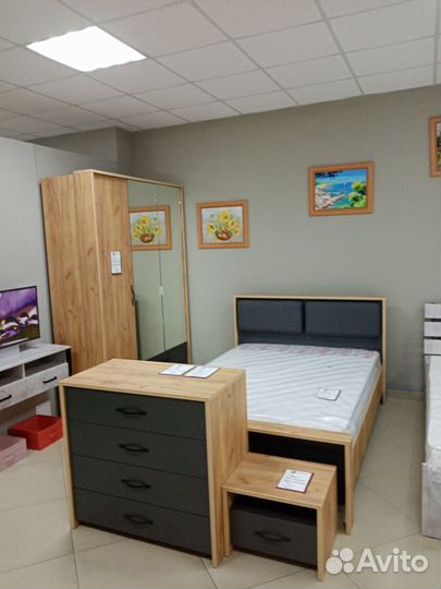 Спальный гарнитур