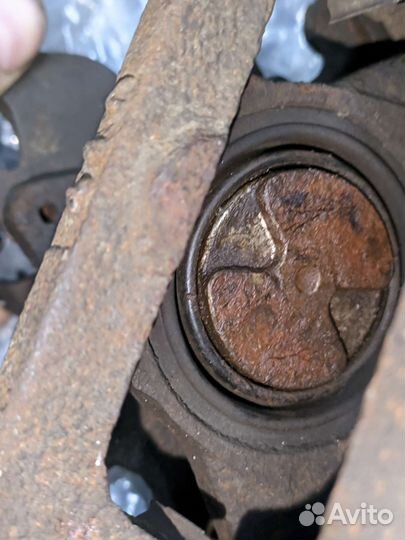 Задний тормозной суппорт Mitsubishi outlander