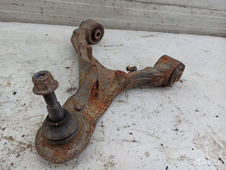 Рычаг передний левый верхний