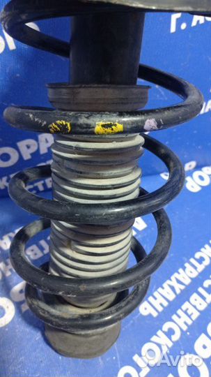 Передняя правая стойка амортизатора Skoda Octavia