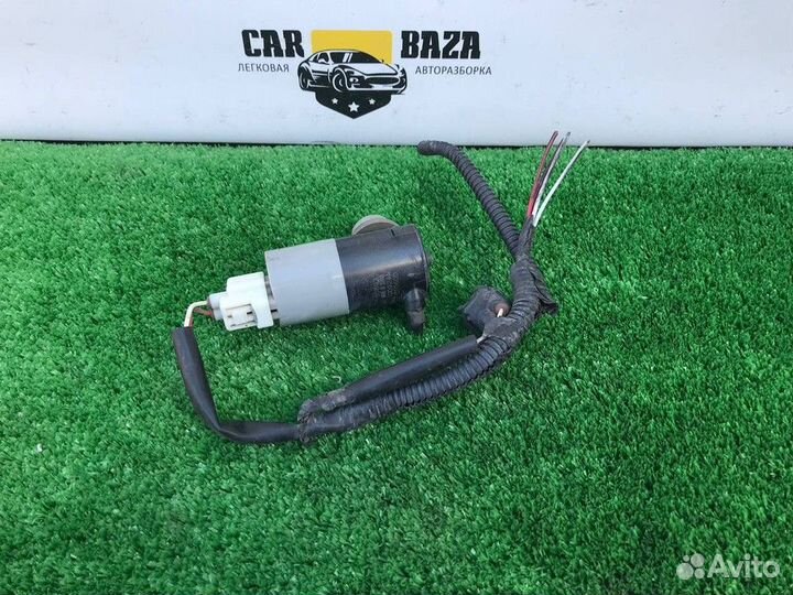 Моторчик стеклоомывателя Toyota Avensis