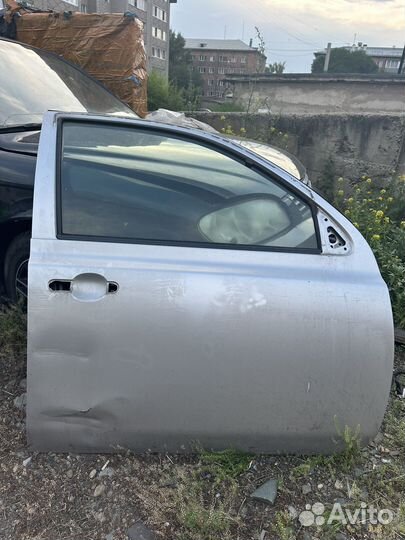 Дверь передняя правая nissan march ak12