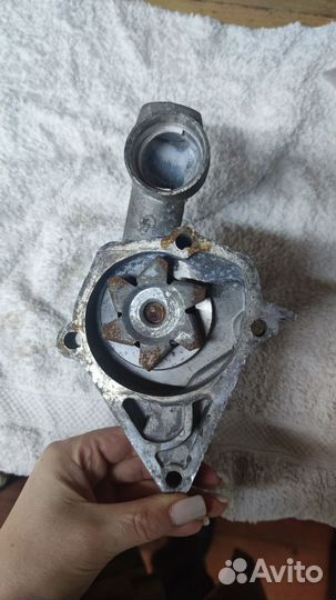 Помпа Водяной насос Iveco Hyundai Elantra Accent