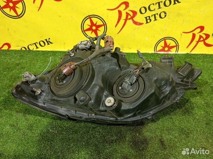 Фара передняя правая Toyota Harrier MCU10W 1MZ-FE