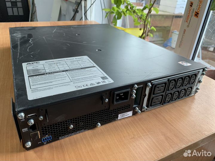 Источник бесперебойного питания APC 2200VA