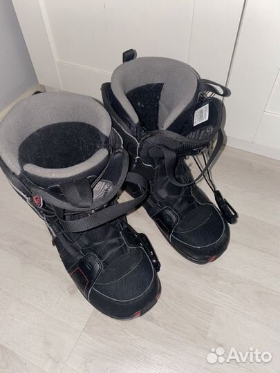 Сноуборд и ботинки