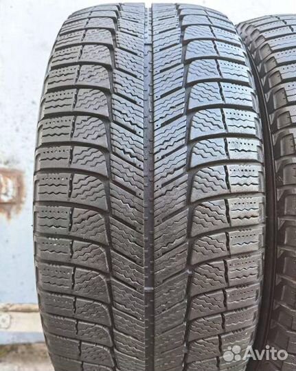 Michelin X-Ice XI3 235/45 R17 97H