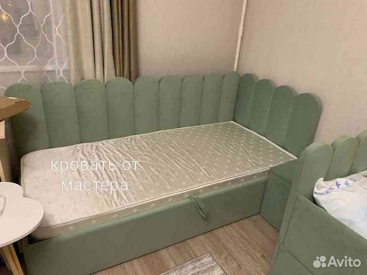 Кровать детская с мягкой спинкой