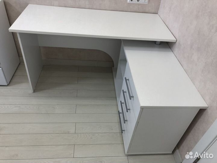 Письменный стол