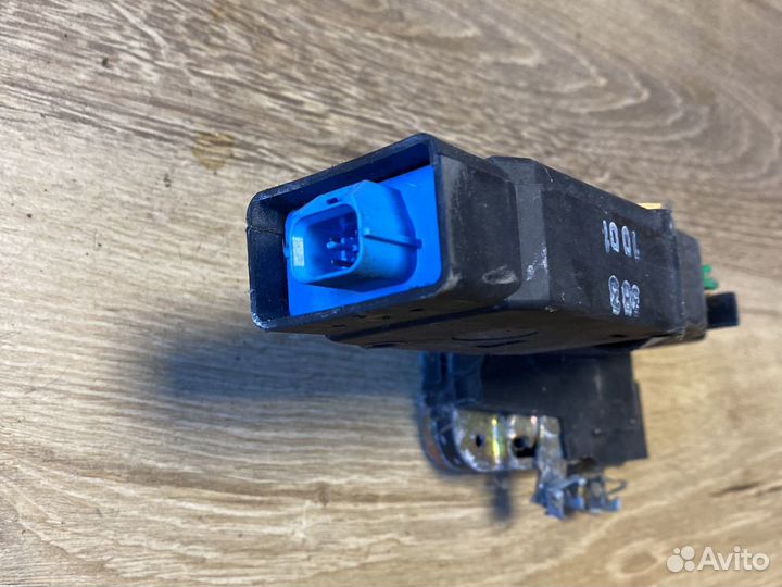 Mitsubishi carisma замок передней левой двери