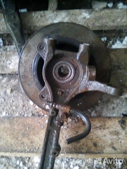 Поворотный кулак левый Hyundai Sonata 5 2,7л