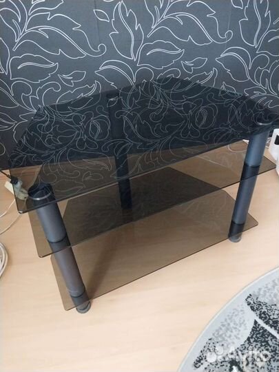 Стеклянная тумба под тв