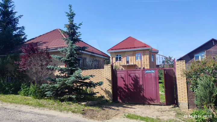 Коттедж 300 м² на участке 11 сот.