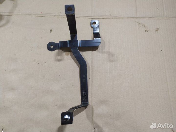 Кронштейн Renault Fluence K4MV838 2010