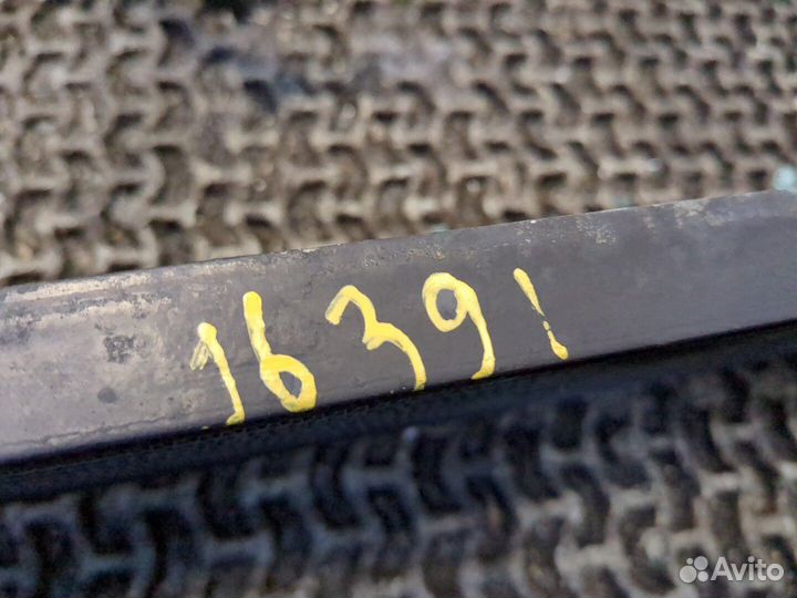 Радиатор масляный Jeep Commander, 2006