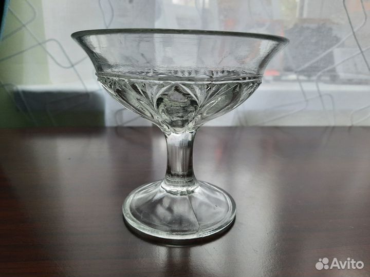 Вазочка фруктовница креманка на ножке старинная