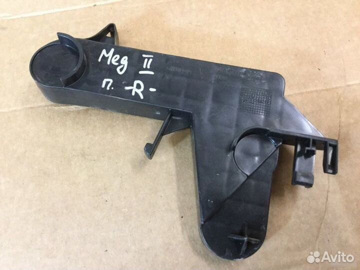 Кронштейн стеклоподъемника правый Renault Megane 2