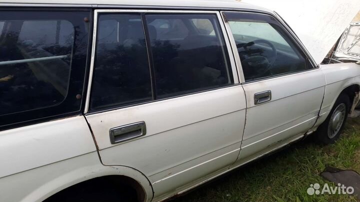 Дверь задняя левая toyota crown ls136