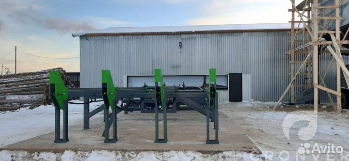 Поперечный транспортёр с разобщителем бревна