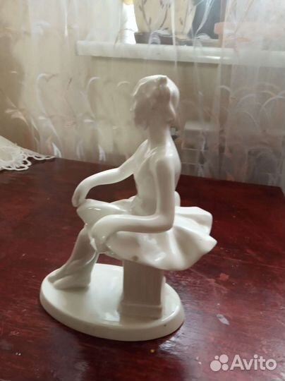 Статуэтка фарфор