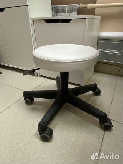 Стул мастера для педикюра